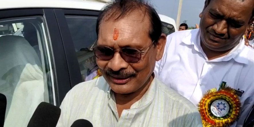 ट्रेन से बैग चोरी होने पर मंत्री प्रेमसाय सिंह टेकाम ने दिया अजीबोगरीब बयान