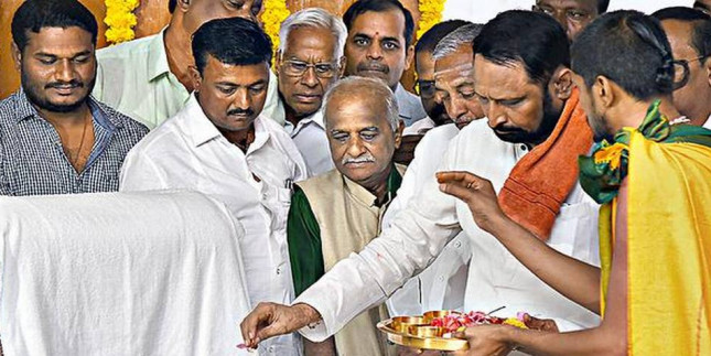 Sulking Ministers take charge; no Cabinet expansion for now