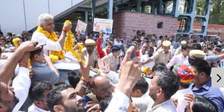 जल शक्ति मंत्री बनने के बाद पहली बार जोधपुर पहुंचे शेखावत के स्वागत को उमड़े लोग