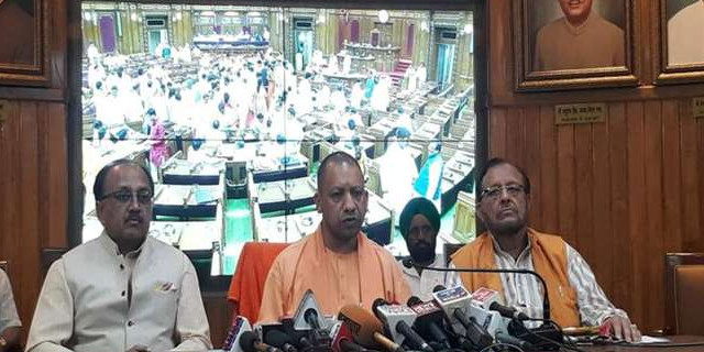 सोनभद्र कांड को लेकर विधानसभा में हंगामा, CM योगी आदित्यनाथ बोले-हो रही है विस्तृत जांच