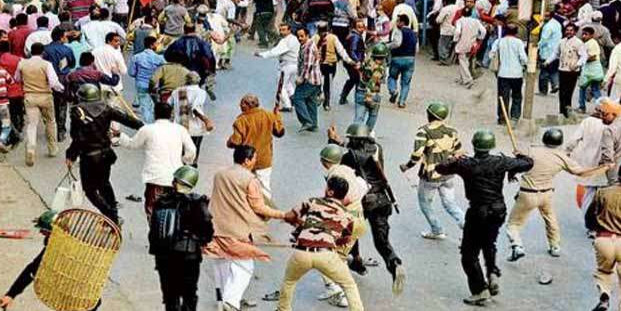 बंद के दौरान बैरकपुर में BJP-TMC कार्यकर्ताओं में झड़प, 25 घायल