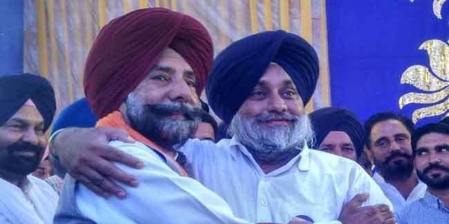 जगमीत बराड़ के घर पहुंचे बादल, पूर्व कांग्रेस नेता हुए शिअद में शामिल