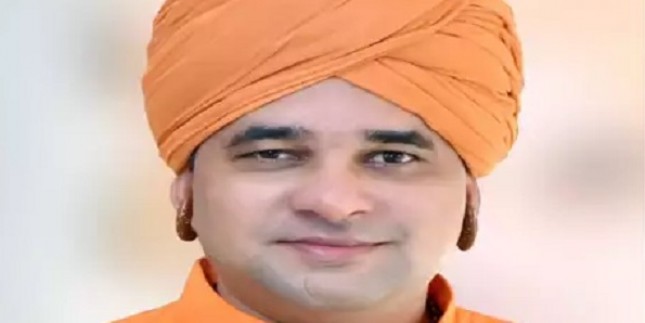 पहली बार चुनाव में किस्मत आजमा रहे बालकनाथ 6 साल की आयु में चांदनाथ के शिष्य बन गए थे