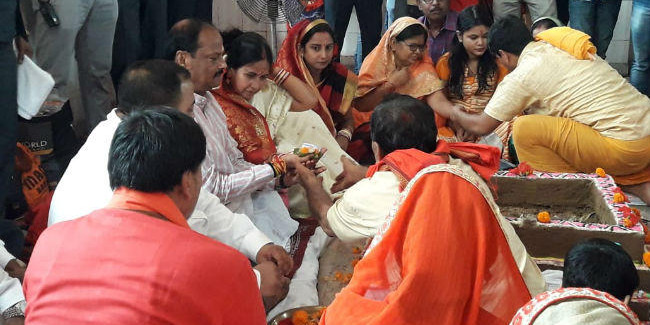 CM रघुवर ने राज्यवासियों को दी नवरात्र की बधाई, कहा- खुशियों में उन्हें पहले रखें जिनके चेहरे उदास हैं