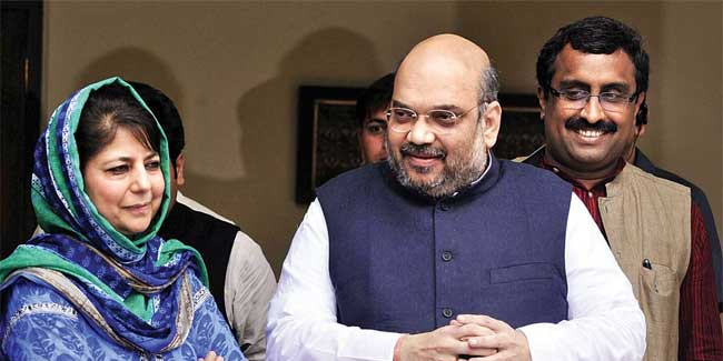 जम्मू-कश्मीर में BJP पहले तिरंगा फिर भगवा फहराने की तैयारी में