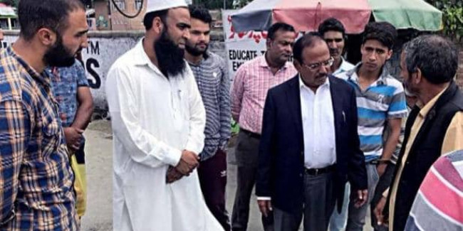 श्रीनगर: बकरीद पर हालात समझने फिर सड़कों पर निकले डोभाल