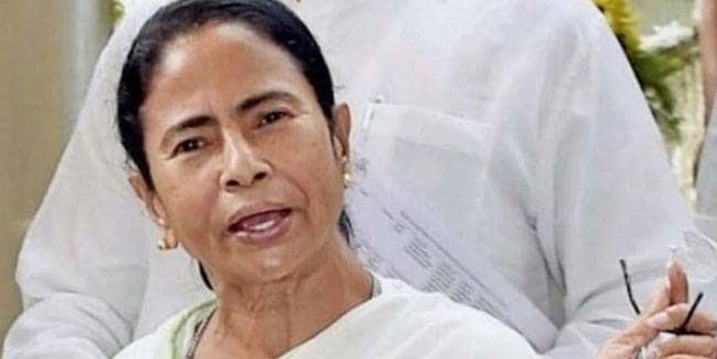 कर्नाटक संकट: ममता बनर्जी ने बीजेपी पर साधा निशाना, कहा- खरीद-फरोख्त की हो रही कोशिश, खतरे में संविधान