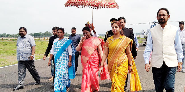 संथाल परगना के चार दिन के दौरे पर दुमका पहुंचीं राज्यपाल द्रौपदी मुर्मू