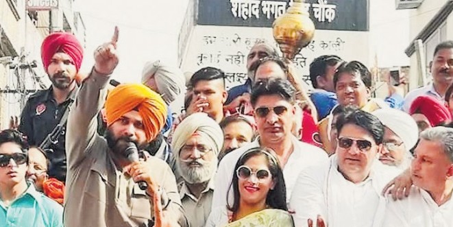 सिद्धू बोले- इस बार आप ऐसा छक्का मारो कि मोदी हिंदुस्तान के पार हो जाएं