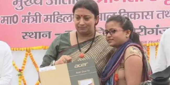 अमेठी में स्मृति ईरानी ने दी योजनाओं की सौगात