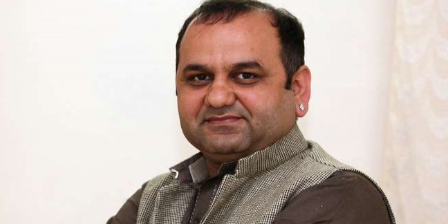 दूसरों के कामों का श्रेय लेने में एक्सपर्ट हैं केजरीवाल : गिरी