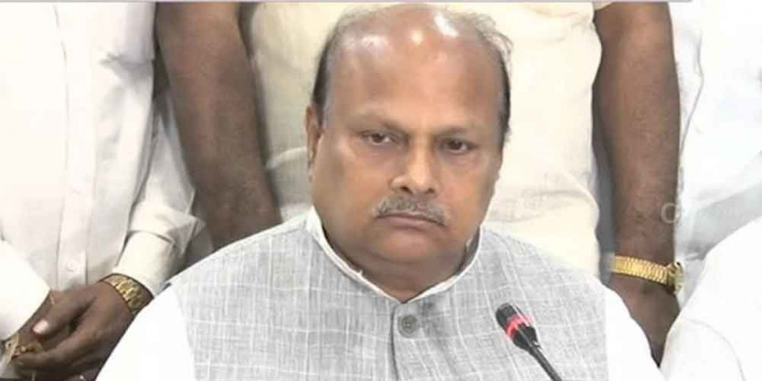 Yanamala lambasts Vijayasai for targeting Naidu