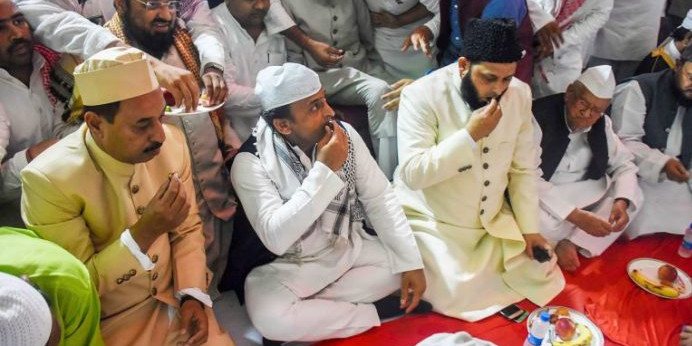 अखिलेश यादव का भयभीत समाजवाद और यूपी के मुसलमान