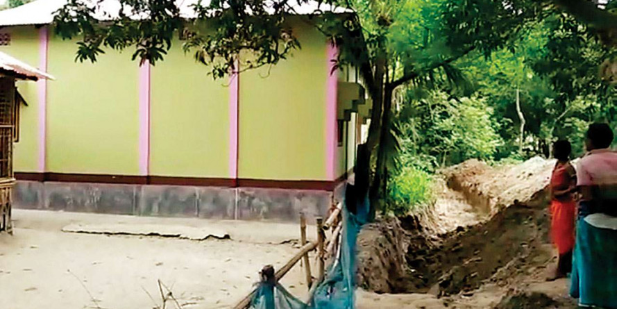 West Bengal: Villagers cut off bully with trench