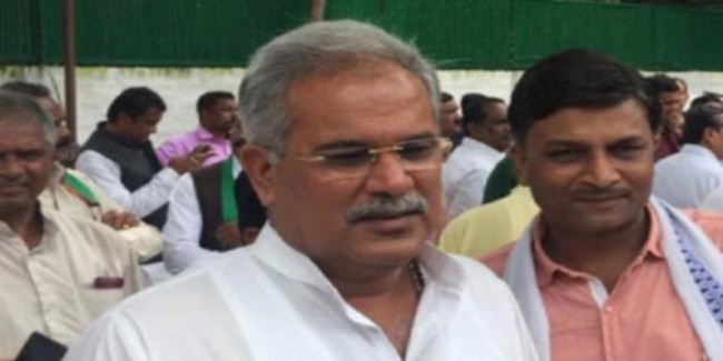 अपने बचपन के स्कूल में पहुंचे छत्तीसगढ़ के CM भूपेश बघेल, शुरू की