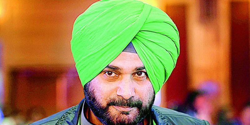 गुजरात में भाजपा पर सिद्धू का तंज, पेट खाली और योग की बात, जेब खाली और खाता खुल रहा है