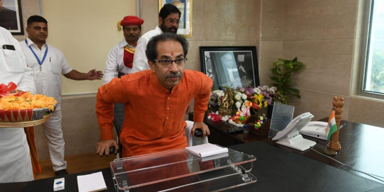 क्या मातोश्री से चलाएंगे ठाकरे अपनी सरकार?
