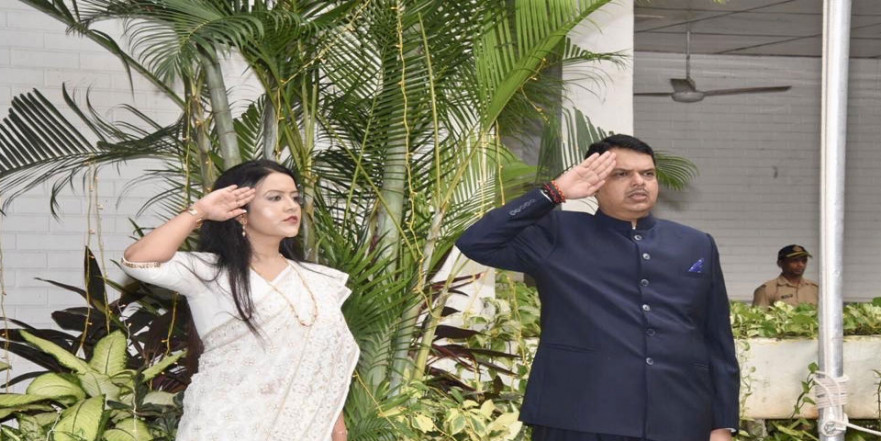 CM देवेंद्र फडणवीस ने मंत्रालय पर फहराया तिरंगा, जम्मू कश्मीर के बारे में कही यह बात
