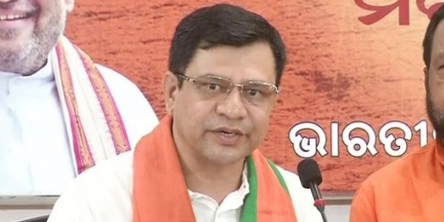 कौन हैं अश्विनी वैष्णव जिनके लिए पीएम मोदी और अमित शाह को फोन करना पड़ा?