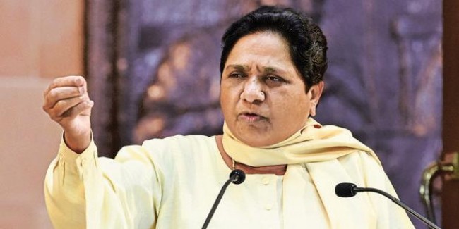 मायावती का पीएम पर हमला, कहा-'मोदी को जितवाने के लिए दी जा रही वाराणसी के लोगों को धमकी'