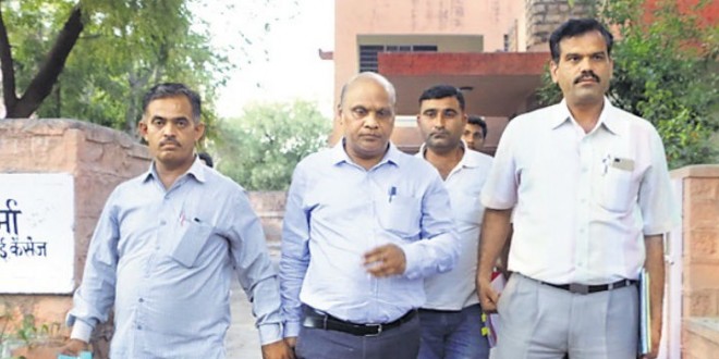 सरकारी खजाने के 40 करोड़ नियम विरुद्ध निजी बैंक में ट्रांसफर किए