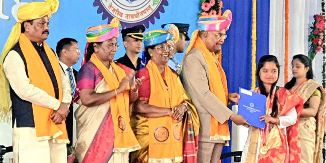 रांची में बोले राष्ट्रपति : झारखंड में हैं बेस्ट टैलेंट, धौनी और दीपिका पर सबको है नाज