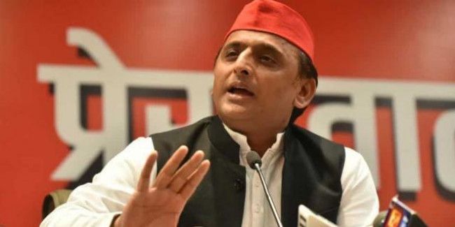 दुष्कर्म पीड़िता के परिजनों को सपा ने दी 16 लाख की मदद, अखिलेश बोले- दुर्दशा के लिए सरकार जिम्मेदार