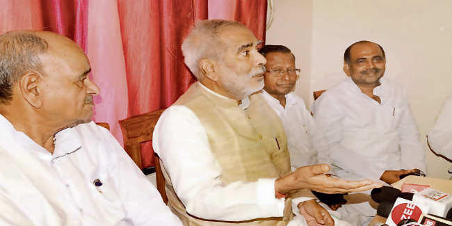 भाजपा को हराने के लिए नीतीश से परहेज नहीं : रघुवंश