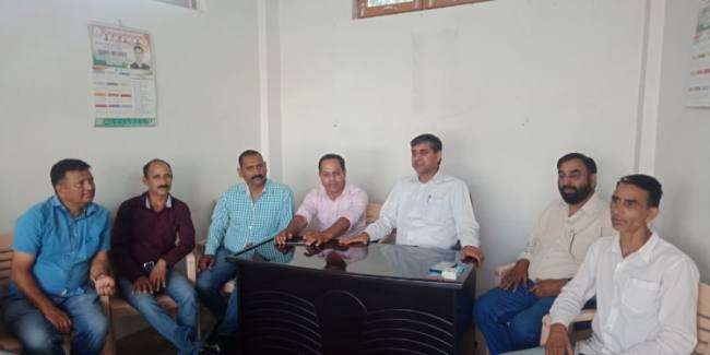 कपूर धर्मशाला से बाहर, काजल ने कार्यकर्ताओं से ली फीडबैक