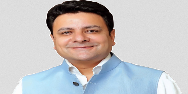 सुधीर शर्मा सिंगापुर और बाली अमेरिका से पहुंचेंगे कांगड़ा