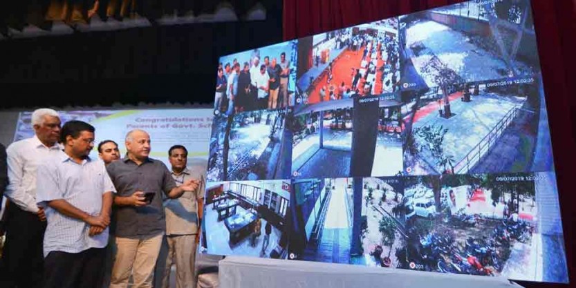 स्कूलों में CCTV लगाने के फैसले पर रोक लगाने से SC का इनकार