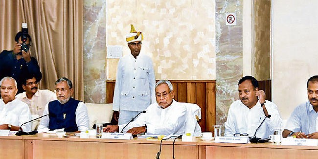 मुख्यमंत्री ने सभी डीएम से वीडियो कॉन्फ्रेंसिंग कर लिया जायजा, कहा-सूखे से निबटने को तैयार रहें अधिकारी