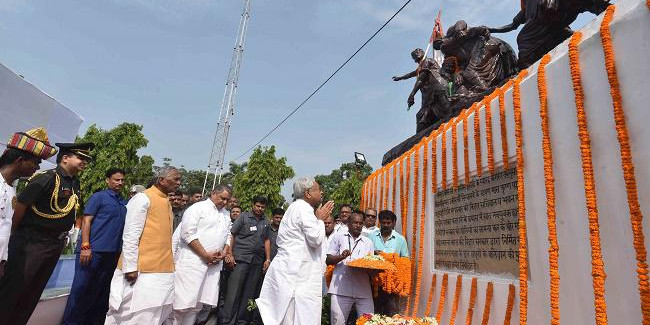 बिहार के राज्यपाल और मुख्यमंत्री ने शहीद दिवस पर अमर स्वतंत्रता सेनानियों को याद कर दी श्रद्धांजलि