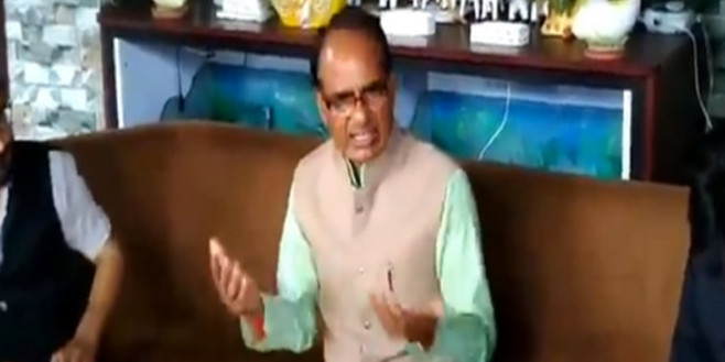 कांग्रेस प्रत्याशी कांतिलाल भूरिया के गांव में पूर्व मुख्यमंत्री शिवराज सिंह चौहान ने रात को डाला डेरा