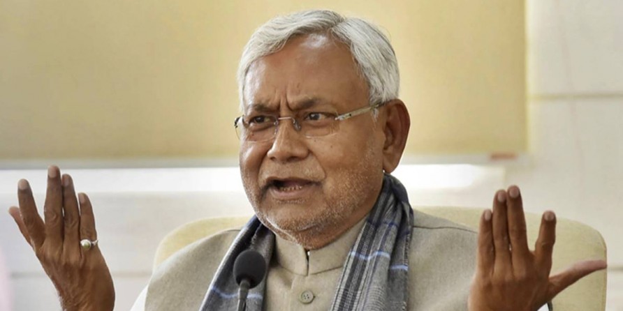 पूरे चुनाव सोशल मीडिया से दूर और सोसाइटी के बीच रहे नीतीश कुमार