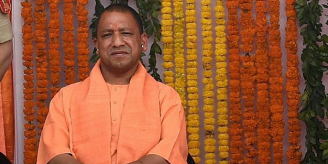 सीएम योगी ने उत्कृष्ट योगदान के लिए 10 साहित्यकारों का किया सम्मान, बोले- जैसा साहित्य वैसा समाज