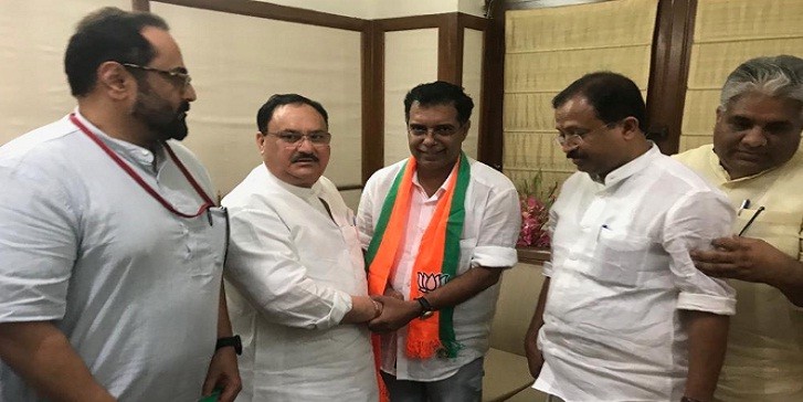 पीएम मोदी की प्रशंसा पर कांग्रेस ने निकाला, बीजेपी ने अपनाया अब्दुल्ला कुट्टी को