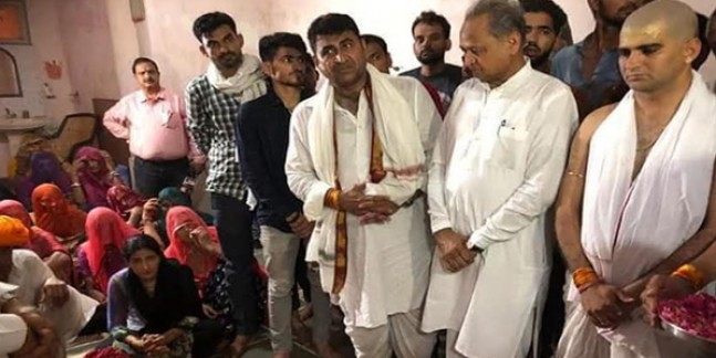 सीएम ने स्व. रामस्वरूप जाट के निधन पर परिजनों को सांत्वना दी