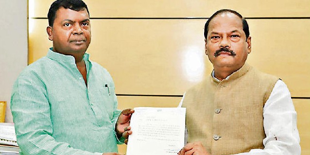चंद्रप्रकाश ने छोड़ा मंत्री पद, रघुवर कैबिनेट में 10 मंत्री