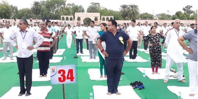 International Yoga Day: राजस्थान में अंतरराष्ट्रीय योग दिवस पर योग हुआ, लेकिन दिखी राजनीति की छाया