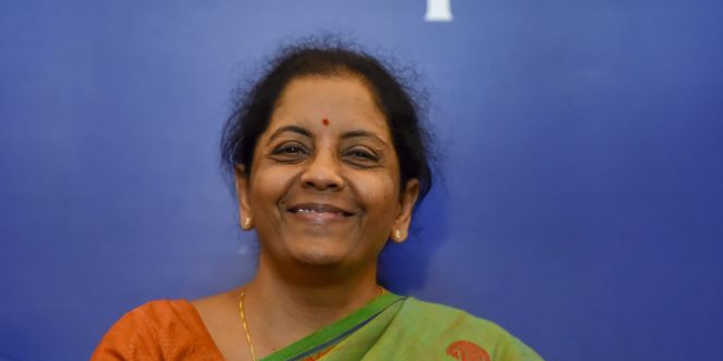 वित्त मंत्री निर्मला सीतारमण के पति ने माना भारतीय अर्थव्यवस्था की हालत खराब है