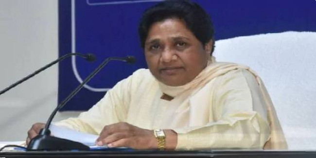 मायावती ने पूछा- गलत आर्थिक नीतियों की सजा 25 हजार होमगार्डों को क्यों