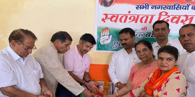 कांग्रेस कार्यकर्ताओं ने जयंती पर राजीव गांधी को किया याद