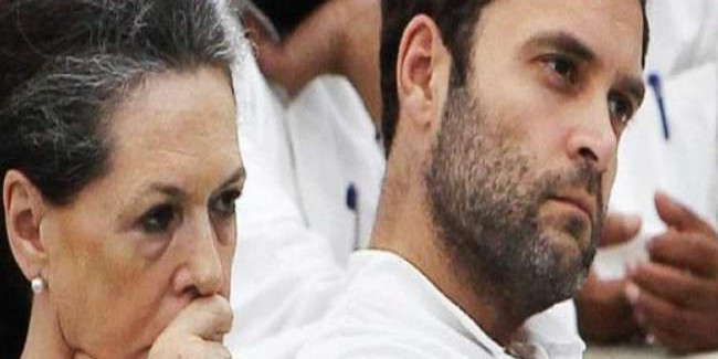 वीर सावरकर के पोते की शिकायत के बाद राहुल और सोनिया के खिलाफ जांच के आदेश