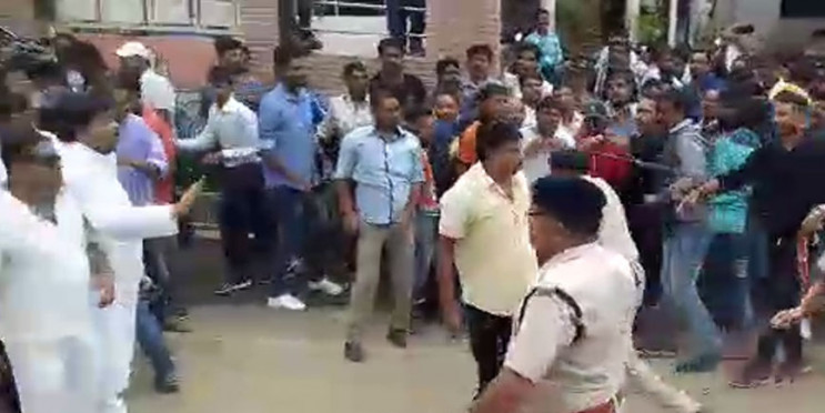 अखाड़ा बना कांग्रेस दफ्तर, PCC अध्यक्ष और पूर्व केंद्रीय मंत्री के समर्थकों में जमकर मारपीट