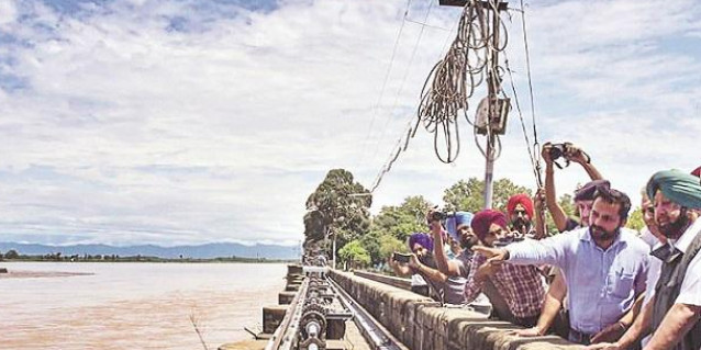पंजाब में आफत, 150 गांवों से संपर्क टूटा, राहत कार्यों के लिए 100 करोड़ देने की घोषणा