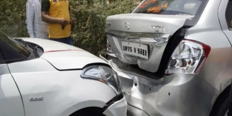 सड़क हादसे में बाल-बाल बचे कैबिनेट मंत्री, आपस में टकराईं काफिले की कई गाड़ियां
