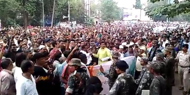कट मनी को लेकर विरोध-प्रदर्शन
