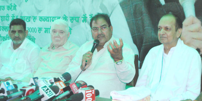 अभय चौटाला ने चंडीगढ़ में की प्रेस कॉन्फ्रेंस, भाजपा पर लगाये ये बड़े आरोप