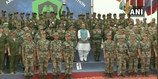 राजनाथ सिंह ने इशारों में पाकिस्तान को दिया जवाब- परमाणु बम पर बदल सकती है संयम की नीति